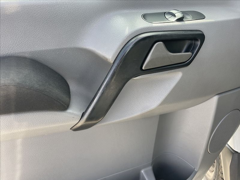 Volkswagen Crafter 2,0 TDi 120kw polointegrovaný - fotka 7 z 42