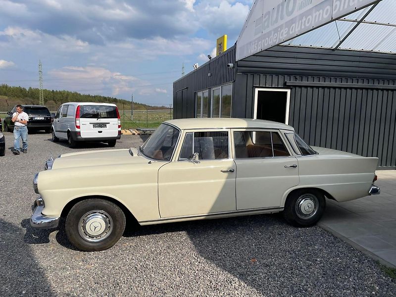 Mercedes-Benz Ostatní 2,0 200D - fotka 15 z 17