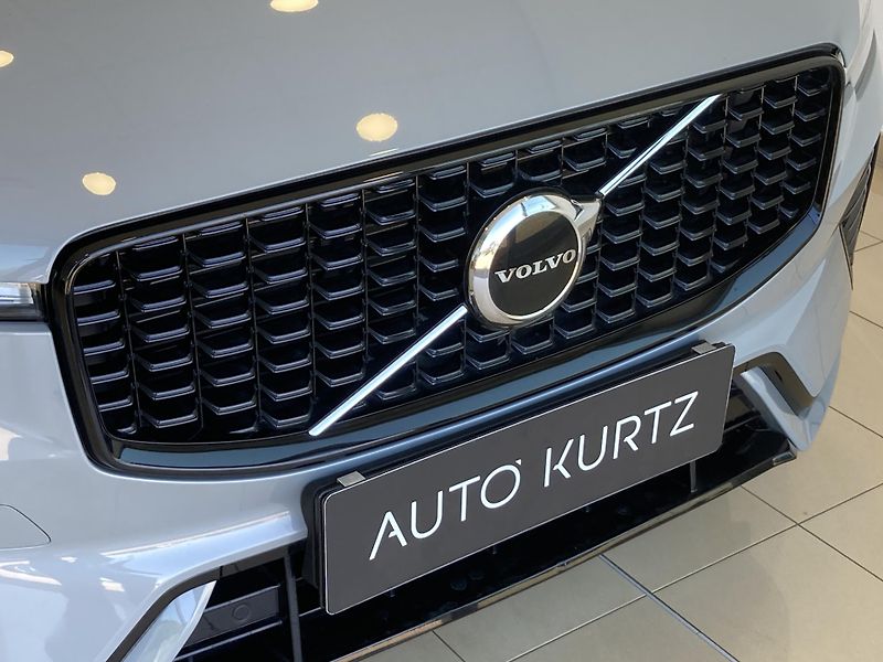 Volvo XC60 B4 AWD PLUS DARK AT8, ČR - fotka 3 z 26