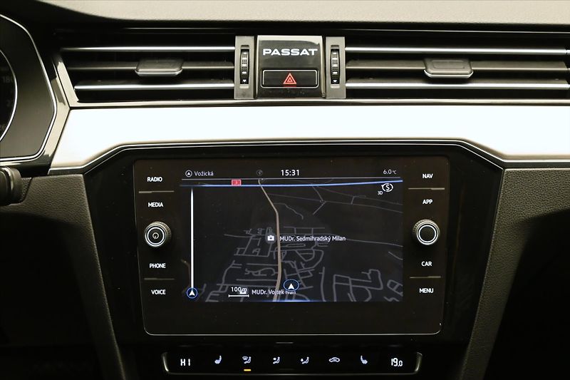 Volkswagen Passat 2,0 TDI 110 kW DSG Elegance Zá - fotka 19 z 33