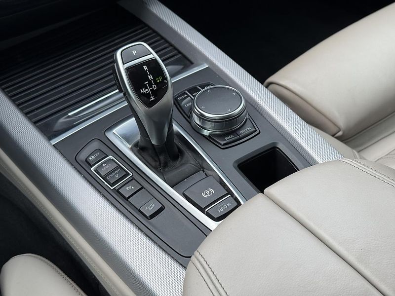 BMW X5 xDrive30d - fotka 12 z 21