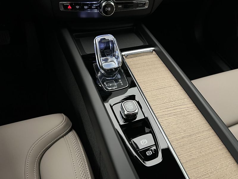 Volvo XC60 (2026) B5 AWD PLUS BRIGHT AUT - fotka 28 z 43