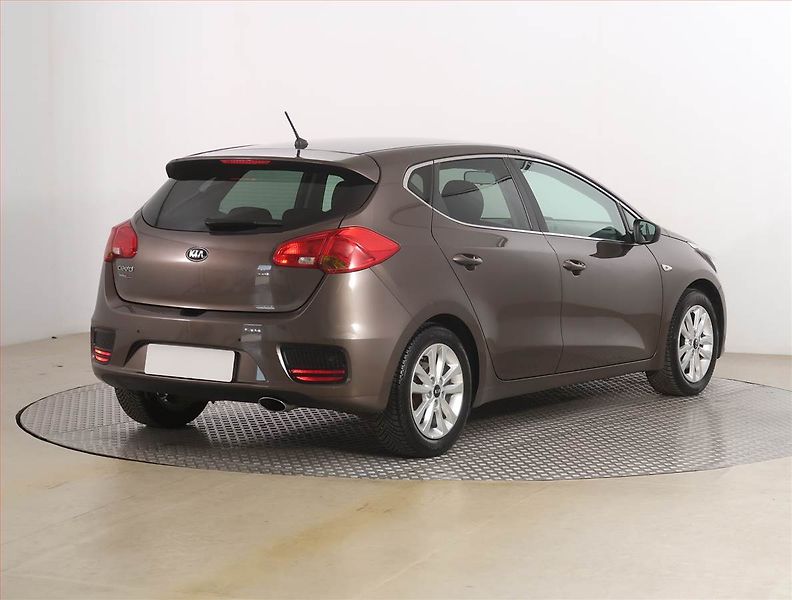 Kia Ceed (2016) 1.4 CVVT, Serv.kniha, Tempomat - fotka 5 z 16