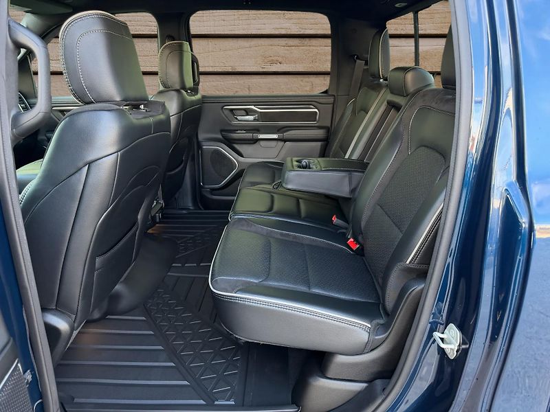 Dodge RAM (2024) +LARAMIE+OFFROAD PAKET+ - fotka 12 z 26