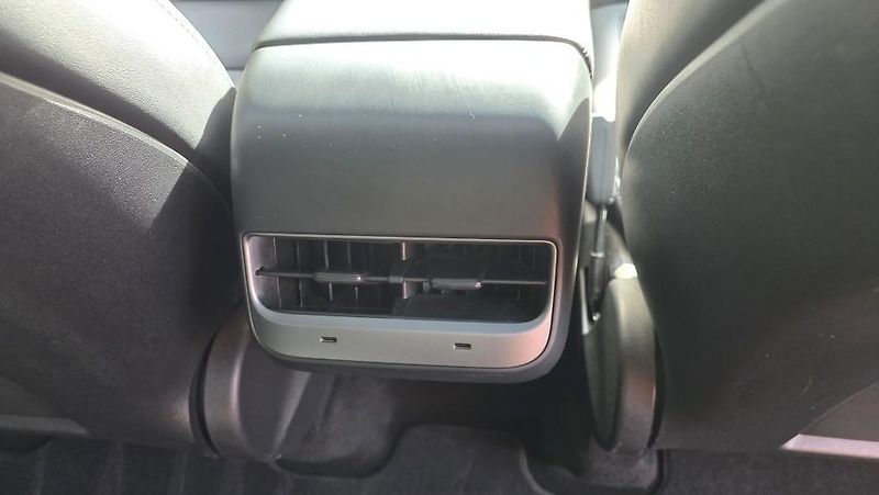 Tesla Model Y (2023) LR AWD Berlin Záruka SoH 92,9% - fotka 15 z 39