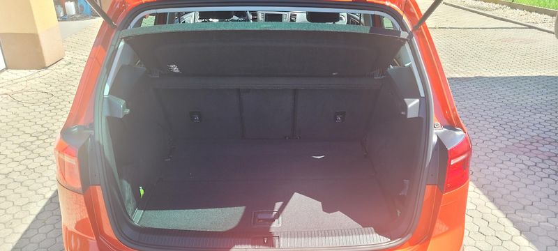 Volkswagen Golf Sportsvan (2015) 1,2TSi 81kW benzín „Lounge“ - fotka 35 z 41