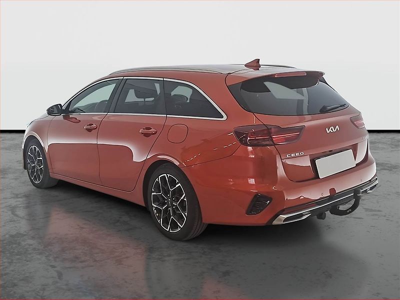 Kia Ceed (2023) GT Line 1.5 T-GDI - fotka 4 z 18