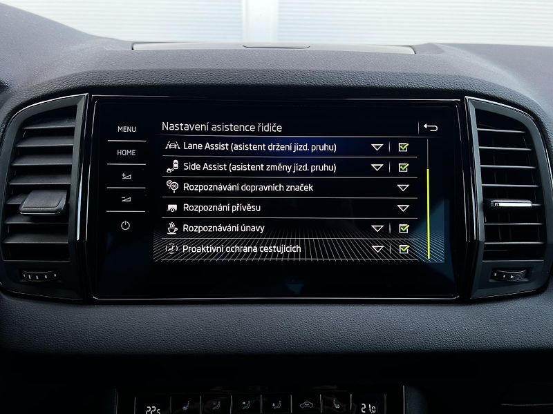 Škoda Karoq 2.0TDI DSG4x4 Sportline TZ DPH - fotka 19 z 28