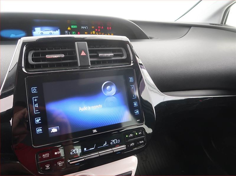 Toyota Prius (2017) 1.8 PHV - fotka 10 z 19