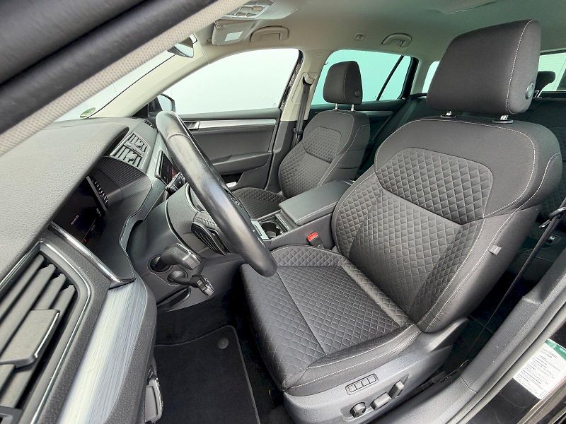 Škoda Superb (2022) 2.0TDI 110kW DSG Comfort Plus - fotka 6 z 35