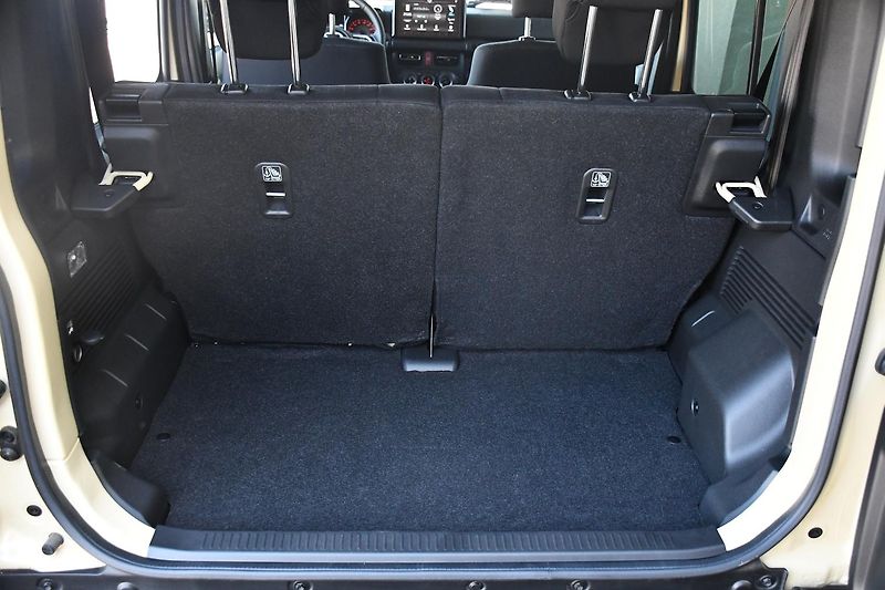 Suzuki Jimny 1,5 GLX AUTOMAT  - fotka 32 z 36