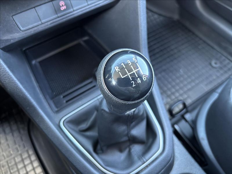 Volkswagen Caddy 1,4 TGI 81kW CNG Maxi Dílna - fotka 29 z 34