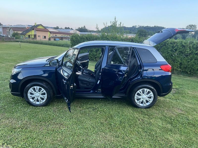 Suzuki Vitara 1,6 88KW,4x4,NAVI,PANORAMA - fotka 26 z 47