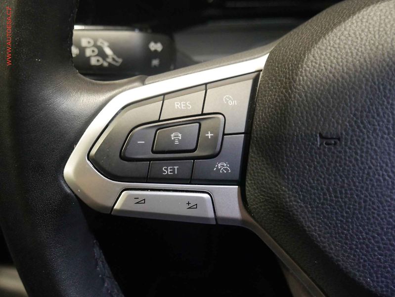 Volkswagen Golf (2020) 1.5TSi, AC, LED, navi - fotka 13 z 23