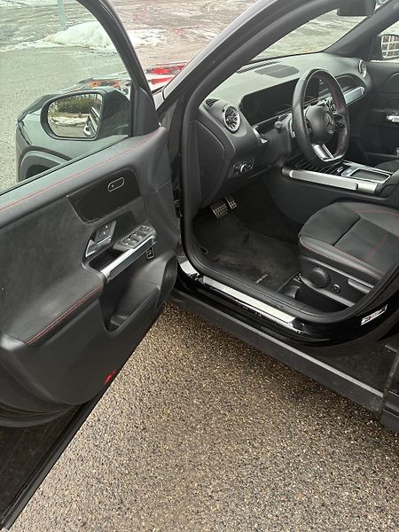 Mercedes-Benz GLB (2024) 200d 4MATIC - fotka 12 z 13