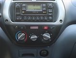 Toyota RAV4 (2002) 2.0 D-4D , 4X4, Park. senzory - náhled 12
