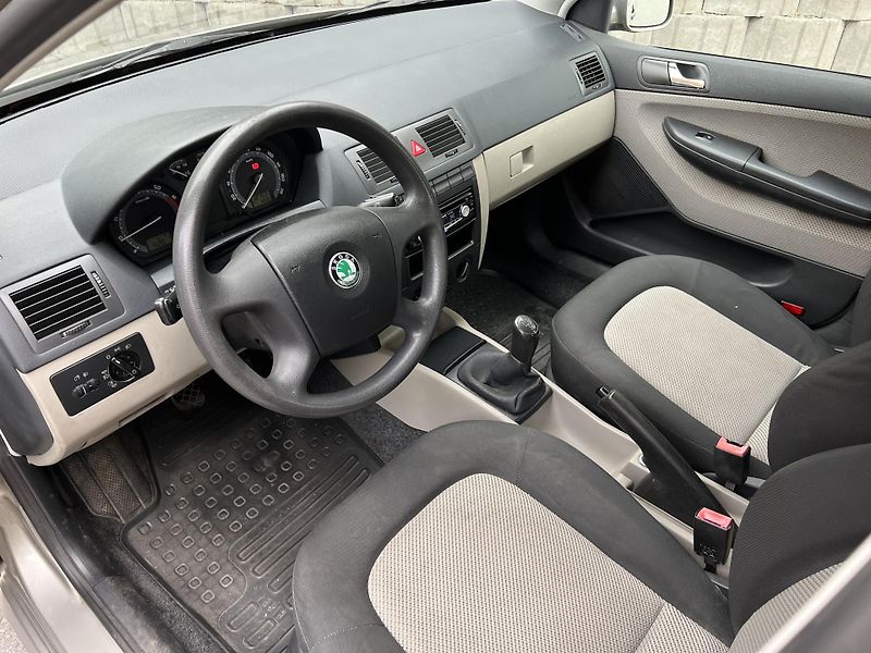 Škoda Fabia 1.2 HTP 121000KM BEZ KOROZE - fotka 9 z 14