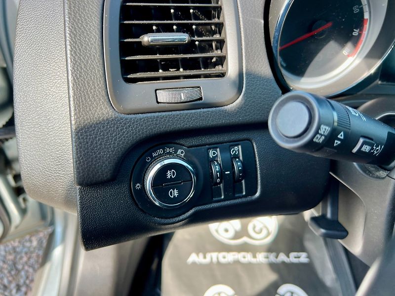 Opel Insignia (2010) 1.8i 103kW Výhřevy,Navi,Servis - fotka 17 z 18