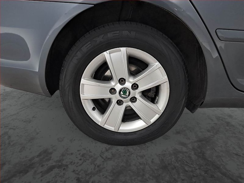 Škoda Octavia (2009) Elegance 1.9 TDI, po STK - fotka 15 z 16