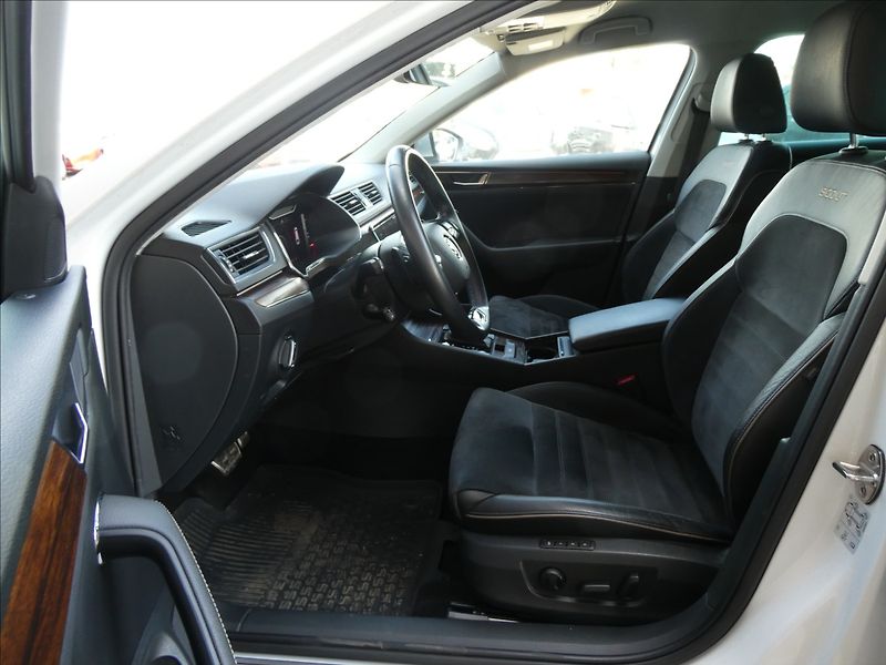 Škoda Superb 2,0 TDi 147kW SCOUT,DSG,4x4,DP - fotka 21 z 49