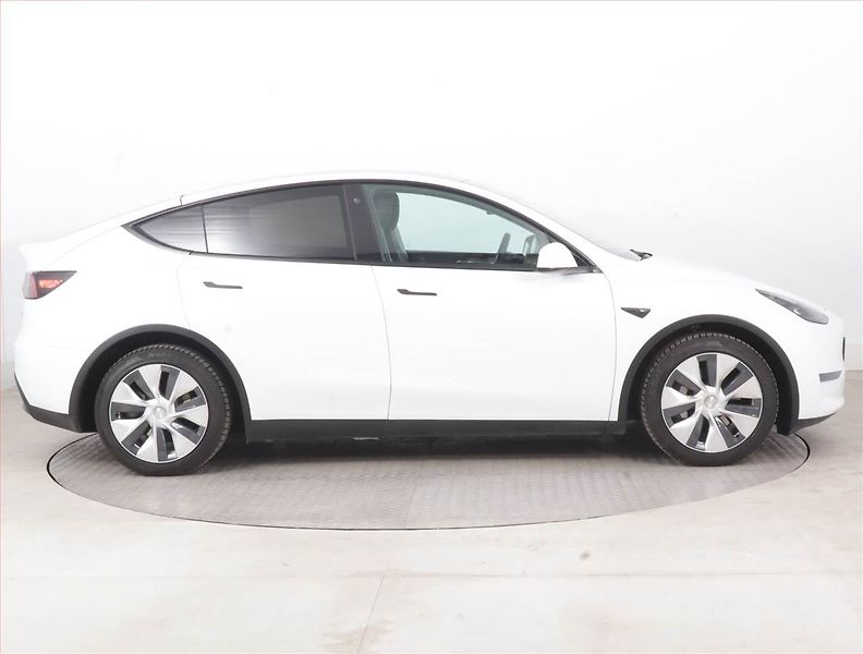 Tesla Model Y (2021) Long Range AWD 75kWh, SoH 91% - fotka 6 z 22