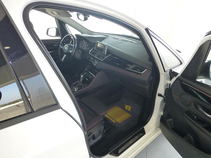 BMW Řada 2 (2016) 2,0D*NAVI*ALU*VYHŘ.SED*M.PAKET - fotka 15 z 28