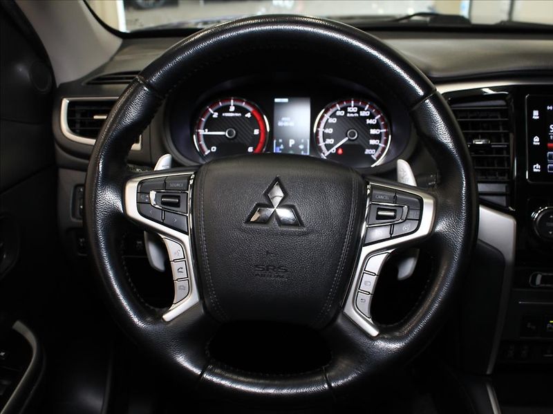 Mitsubishi L200 2,3 DI-D 127kW AT Instyle DPH - fotka 9 z 24
