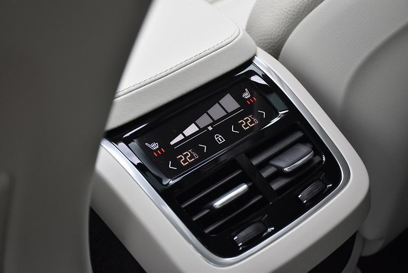 Volvo XC90 B5 AWD ULTIMATE 1.maj. B&W  - fotka 28 z 31