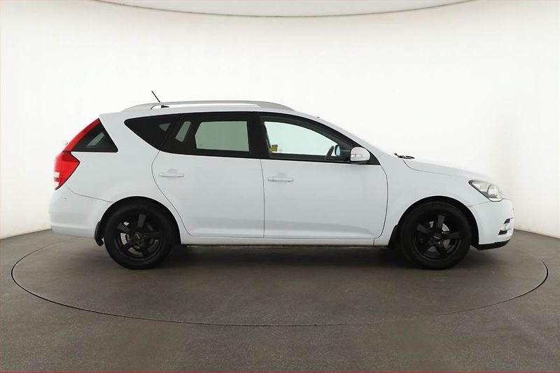 Kia Ceed (2011) 1.6 CRDi, Serv.kniha, po STK - fotka 6 z 16
