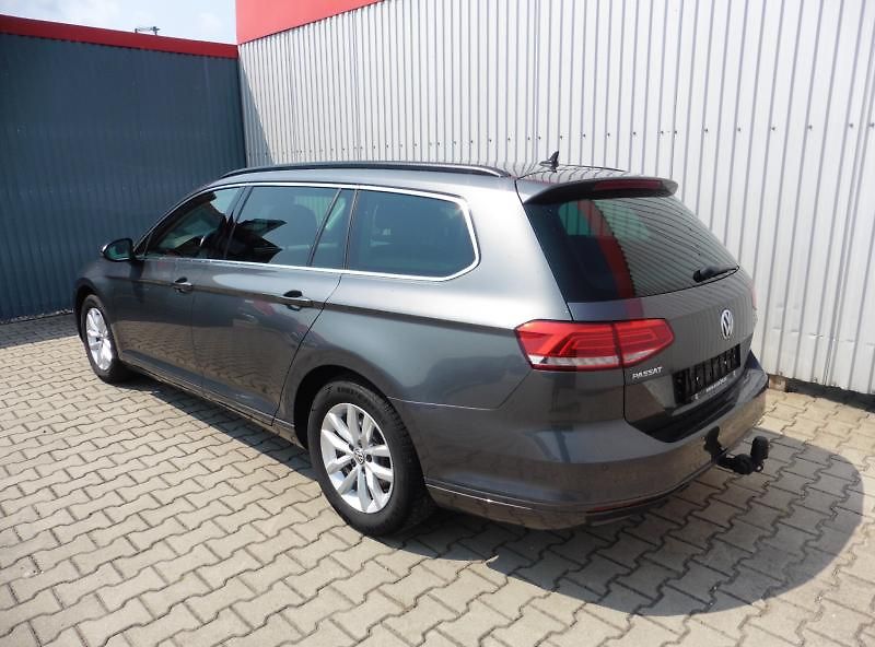 Volkswagen Passat Variant 1.4 TSi Highline Navi - fotka 5 z 17