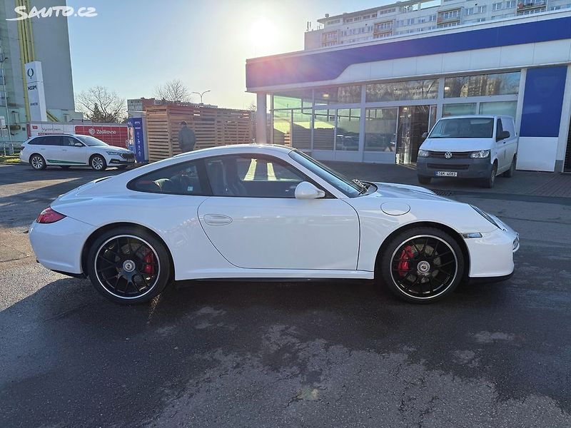 Porsche 911 4 GTS - fotka 5 z 38