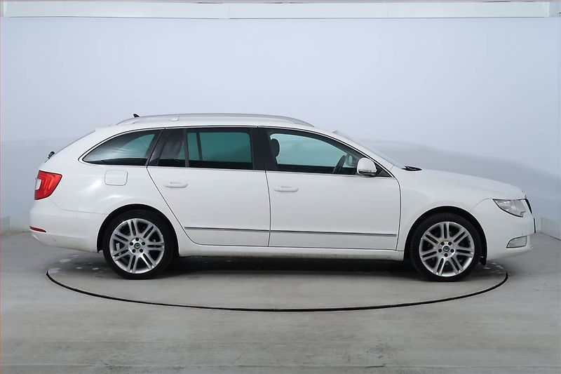 Škoda Superb (2012) 2.0 TDI, Automat, Tempomat - fotka 6 z 23