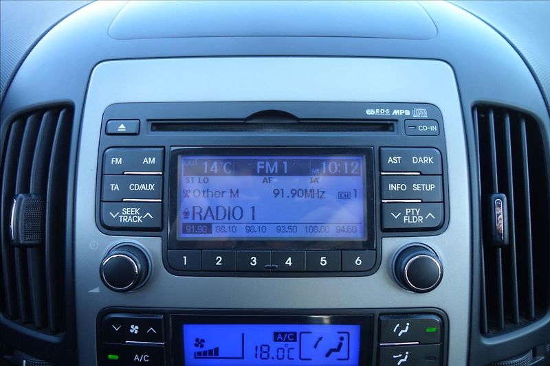 Hyundai i30 1,4 i, ČR, SERV.KN., COMFORT. - fotka 21 z 34