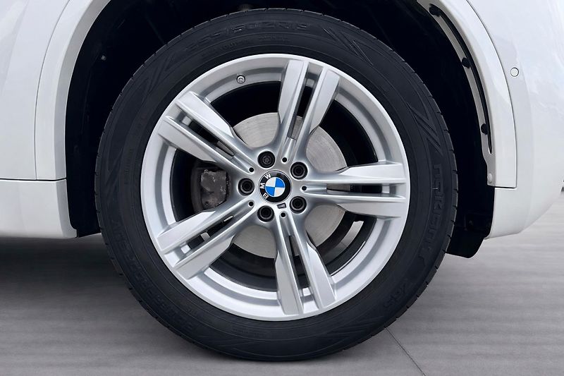 BMW X5 xDrive30d M-Sport - fotka 23 z 23