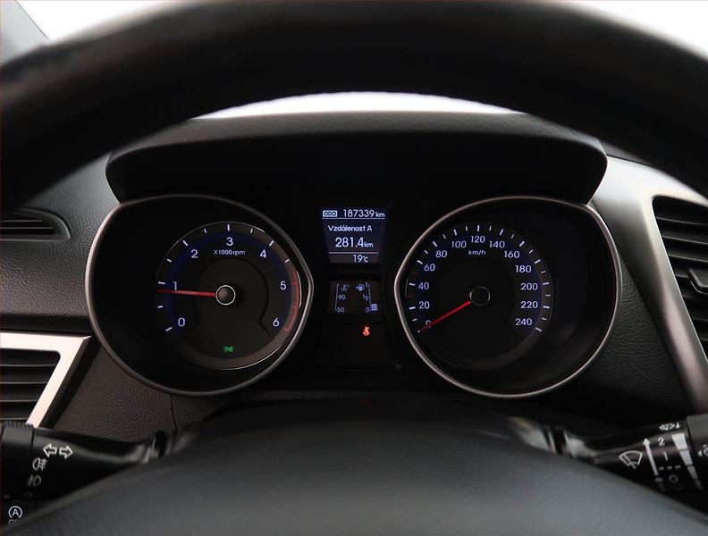 Hyundai i30 (2016) 1.6 CRDi, Tempomat - fotka 11 z 16