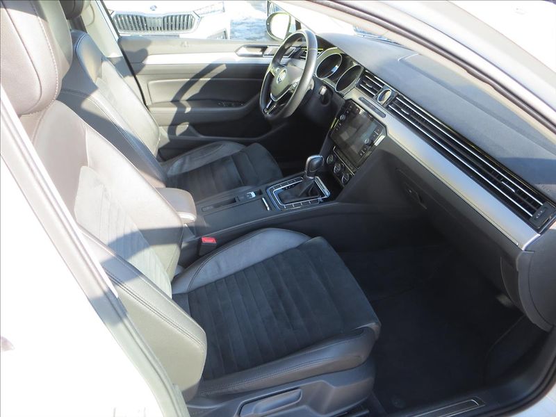 Volkswagen Passat 2,0 TDI 140kW 4MOT DSG H-Line - fotka 11 z 23