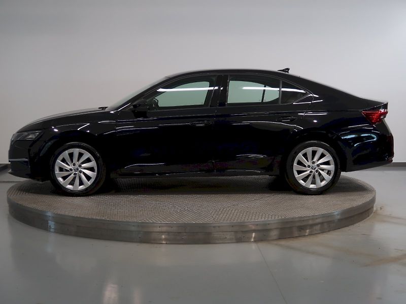 Škoda Octavia (2024) SELECTION 2.0TDI 85kW MATRIX - fotka 3 z 33
