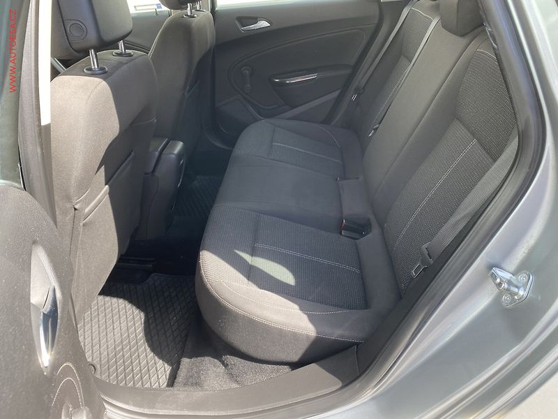 Opel Astra (2010) 1.6 T, ČR, AC - fotka 10 z 16