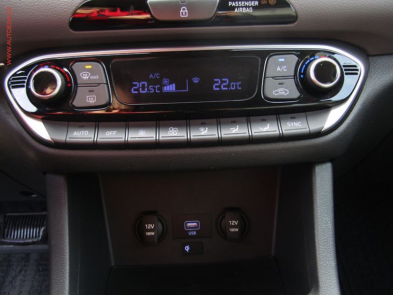 Hyundai i30 (2021) 1.6 CRDi, ČR, AT, park.kamera - fotka 15 z 19