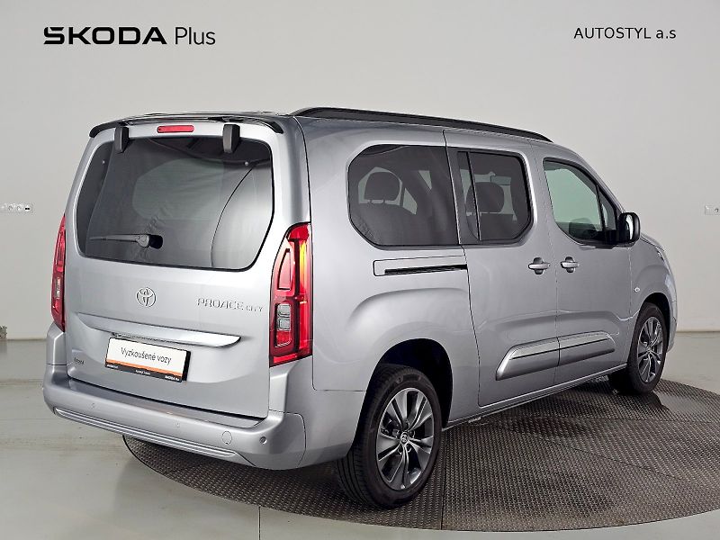 Toyota ProAce City Verso (2025) L2 1.2T 110k FAMILY 7S LONG - fotka 2 z 20