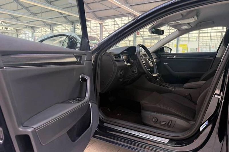Škoda Superb 2.0TSI Style Matrix ACC Paměť - fotka 6 z 12