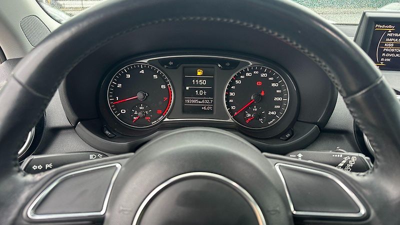 Audi A1 (2011) 1.4TFSi 90kW*Pano*Alu*PDC* - fotka 12 z 24