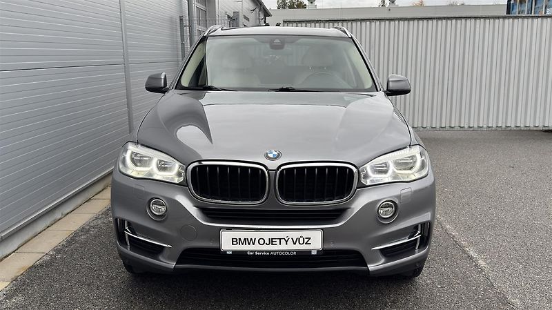 BMW X5 xDrive30d - fotka 8 z 21
