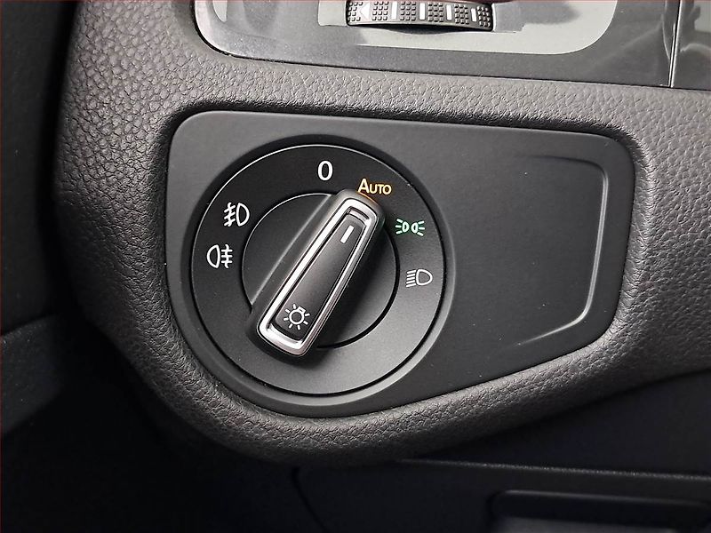 Volkswagen Golf (2018) 1.0 TSI, Tempomat - fotka 18 z 19