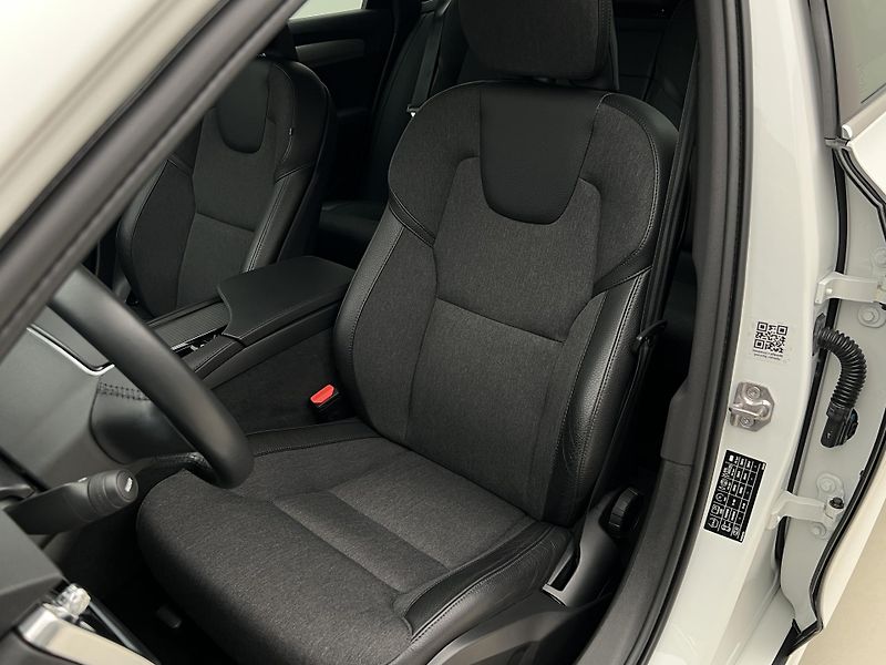 Volvo V90 B4 MOMENTUM AUT  - fotka 17 z 44