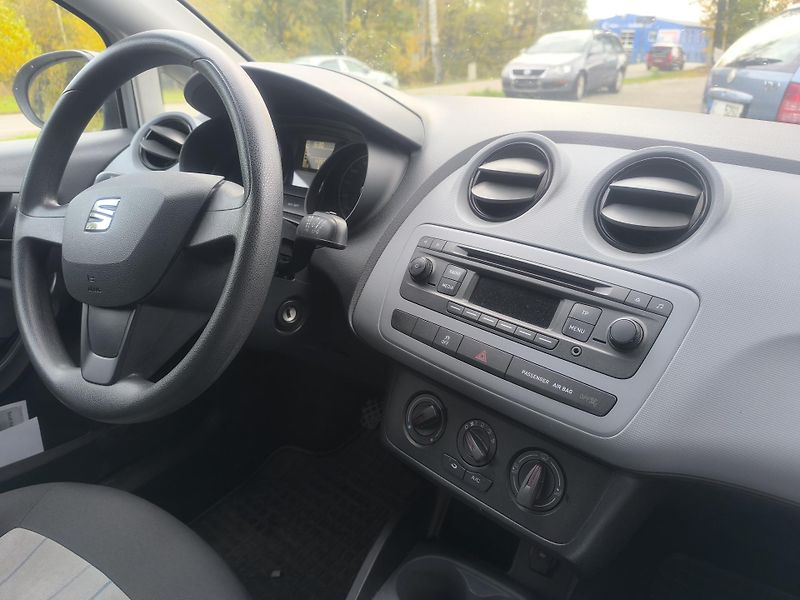 Seat Ibiza KRÁSNÁ,145KM,1.MAJITEL - fotka 9 z 16