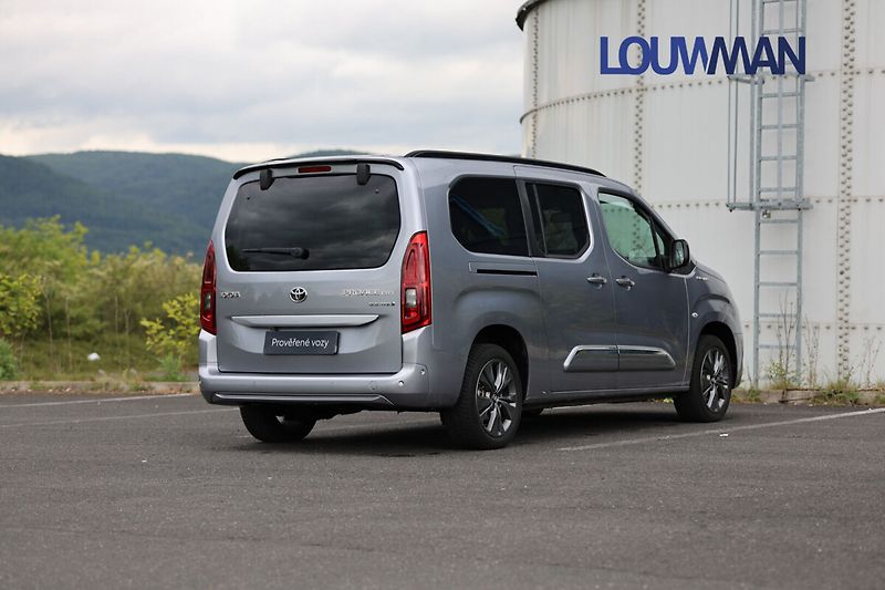 Toyota ProAce City Verso EV FAMILY COMFORT L2 - fotka 19 z 21