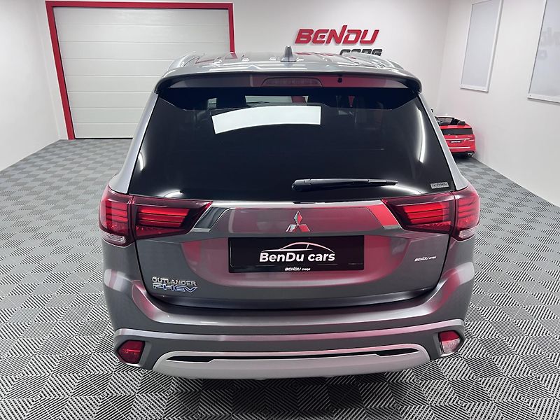 Mitsubishi Outlander 2.4 PHEV 165 kW, 4x4, 2020 - fotka 5 z 38