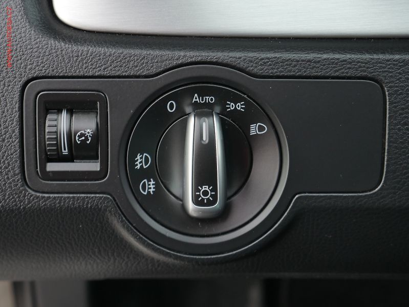 Volkswagen Passat (2013) 2.0 TDi 4x4, ČR, DSG, kůže - fotka 21 z 23