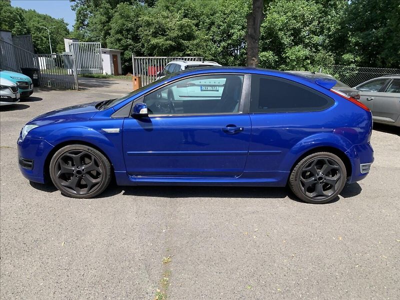 Ford Focus 2,5 ST 225 166 KW - fotka 8 z 17